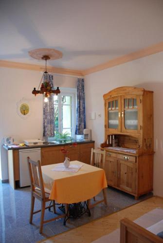 קלוסטרניובורג Villa Kreuthhof Appartements מראה חיצוני תמונה